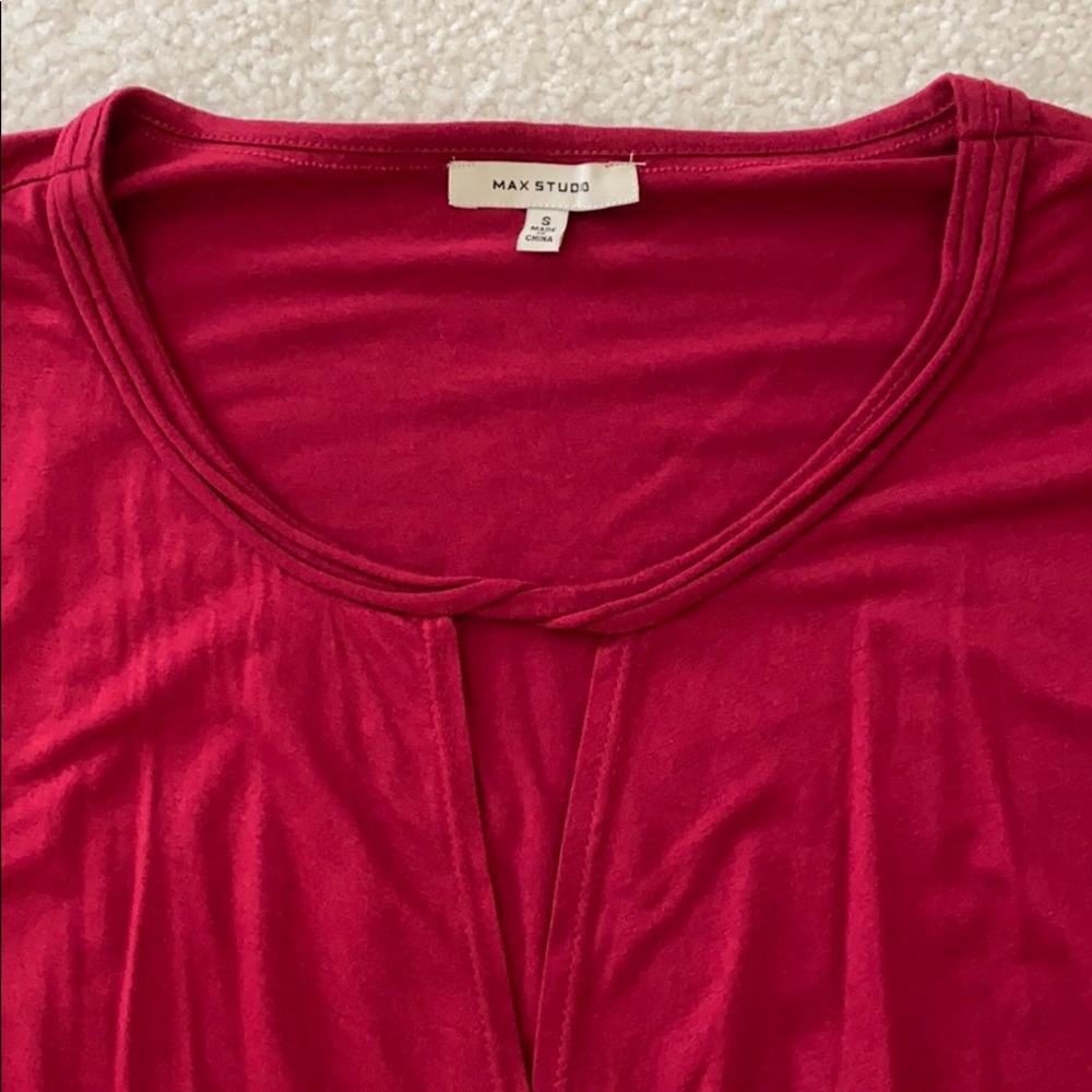 Max Studio Red Keyhole Top - Picture 2 of 5